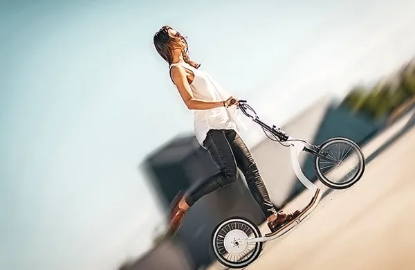 Slovenska podjetniška ekipa FlyKly je v kampanji za električni 
skiro Smart Ped na portalu Kickstarter zbral že več kot 
350.000 evrov. 