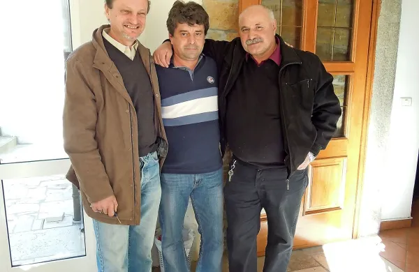 Tomo, Robert in Marjan (z leve) si dajejo podporo in medsebojno spoštovanje.