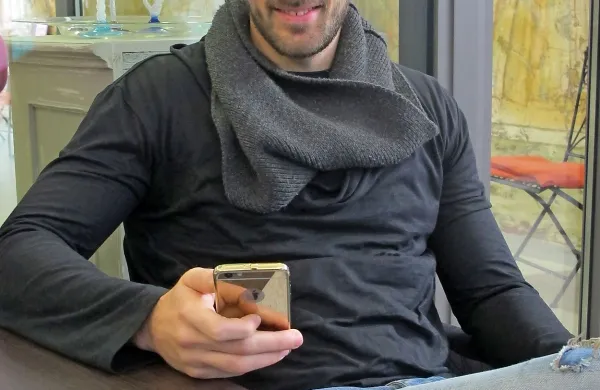 Andreju je telefon včeraj pregoreval od klicev in sporočil.