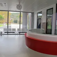 Pacienti bodo vso “birokracijo” urejali na glavnem sprejemnem pultu. 