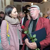 Le kakšno oceno sta čevljem Luke Jurija dala modna 
izvedenka Lorella Flego in Tulio Furlanič, ki mu izstopajoči 
oblačilni slog ni prav nič tuj.