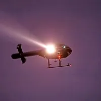 Nad stanovanjsko sosesko Roraigrande v Pordenonu je 
sinoči krožil tudi helikopter.