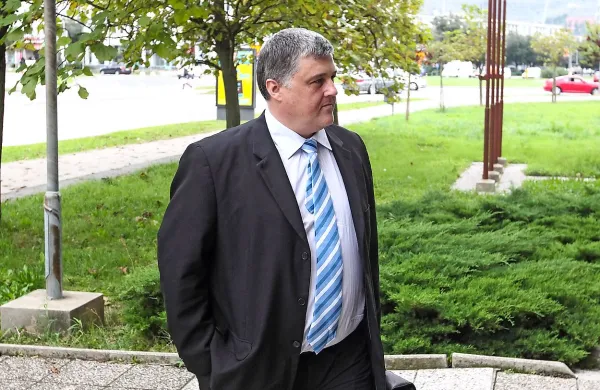 Delovno sodišče v Kopru je pritrdilo državnemu pravobranilstvu, da so bili nakupi nekdanjega veleposlanika v 
Španiji Petra Reberca negospodarni. 