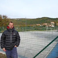 Dean Ščulac zagotavlja, da je betonsko igrišče odklenjeno in 
vsem dostopno povsem brezplačno. 