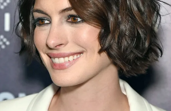 Igralka Anne Hathaway pričakuje otroka