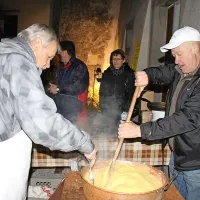Grajska in druge kleti vabile na vinsko pot po Vipavskem Križu