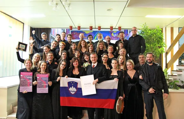 Mešani pevski zbor Obala z dirigentom Sebastijanom Vrhovnikom se je s Hrvaške vrnil  s kar štirimi odličji. 