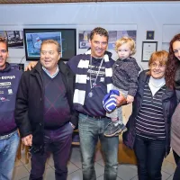 Presrečna družina Žbogar (z leve): Jure, Slavko, Vasilij, Talin, 
Dragica in Maja.  