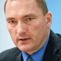 Jože Podgoršek: “Človek, ki danes dopoldne dela v 
pekarni, sirarni, mesariji, je popoldne vaš kupec.”