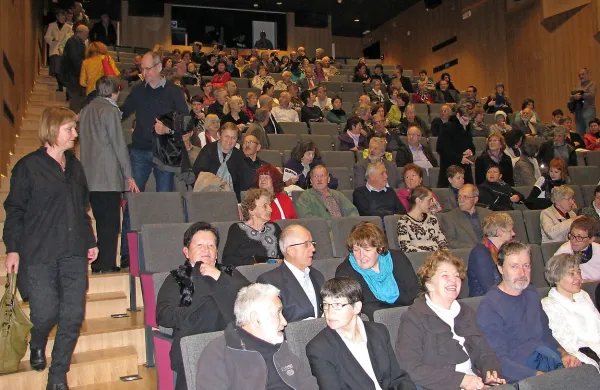 V Tolminu upajo, da bodo snovalci programa, nastopajoči  in 
obiskovalci  dodobra prenovljenemu Kinogledališču vdahnili 
življenje. 