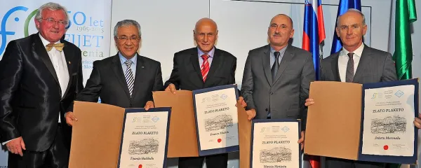 Na svečani akademiji ob jubileju FIJET na Ljubljanskem gradu je Drago Bulc posebna priznanja podelil Tijaniju 
Haddadu, Francu Mužiču, Mateju Tomažu - Tomiju in Jožetu Mermalu (z leve).