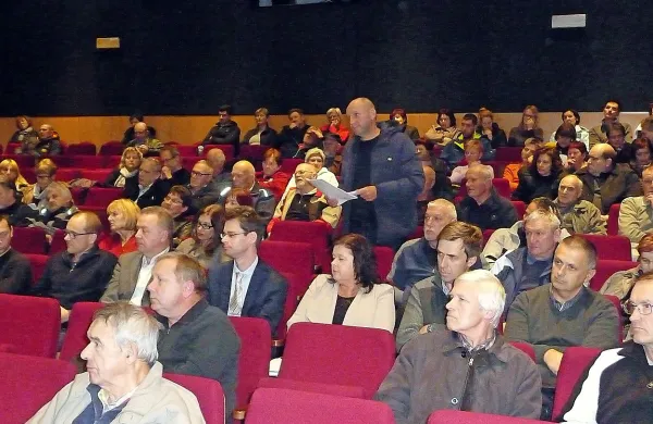 Številni ne verjamejo meritvam, ki jih izvaja Salonit. Bodo občinskim bolj?