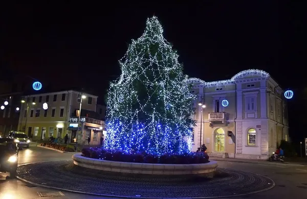 Izola zasijala v prazničnem sijaju