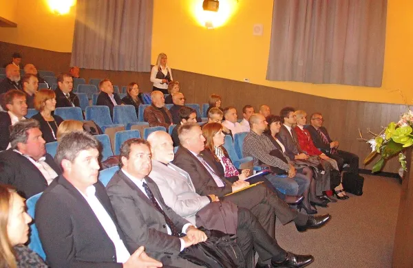V hrpeljsko-kozinski občini so se srečali podjetniki te občine, 
pa tudi župani Divače, Komna in Sežane.