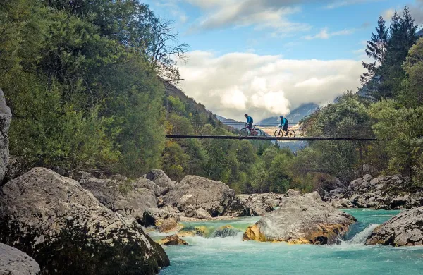 Mnogi so prepričani, da bi morali bolj razviti kolesarski in pohodniški turizem, da bi turisti v 
zgornje Posočje množično prihajali tudi jeseni in spomladi. 
