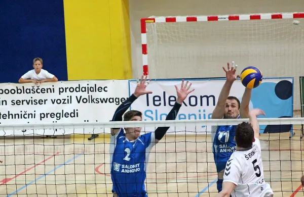 Salonitov Dejan Čabarkapa (z žogo) je proti Fužinarju dosegel 
kar 24 točk.
