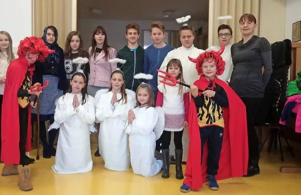 Kulturno društvo  Grad-Dolnji Zemon je z igro Dobrinček nastopilo v Domu starejših 
občanov, v cerkvi v Ilirski Bistrici in v Jelšanah. 

