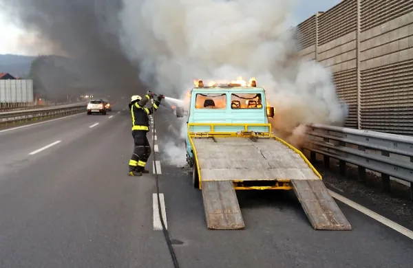 Ogenj uničil kabino tovornjaka