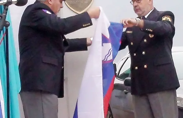 Spominski znak je hkrati poklon pogumni družini. 