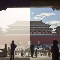 Peking v smogu in Peking na lep sončen dan.