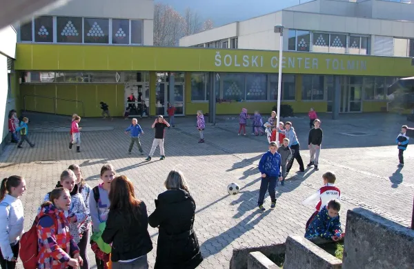 Kot zadnjo so energetsko sanirali telovadnico in jo razširili s 
prizidkoma.