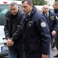 Senat je Izeta Zmajlija obsodil na sedem let in pol zapora, 
enako kazen je že pred časom prisodil tudi vodji združbe 
Arsimu Ahmetaju, ki je krivdo priznal.  