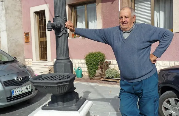 Ko smo se še pred letom 1970 z družino priselili na Škofije, 
druge vode v kraju pravzaprav ni bilo, se spominja Sergej 
Lazar. 