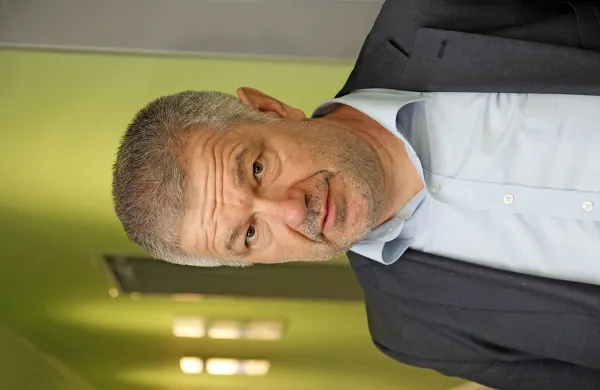 Mitja Bricelj: “Imamo priložnost, da odpremo oči 
in  razmišljamo široko ter  ambiciozno. Ne več 
boječe. Navsezadnje smo evropski  državljani.”