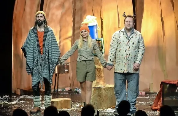 Uroša Fürsta, Katarino Čas in Primoža Pirnata je združil 
divjak. 