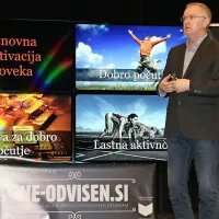 Številni so z zanimanjem prisluhnili predavanju psihologa 
Aleksandra Zadela.