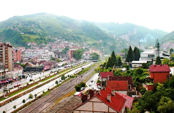 V Siriji in Iraku se bori 22 od skupno približno 34.000 
prebivalcev Kacanika.