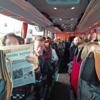 Avtobus s 50 srečnimi izžrebanci tradicionalne akcije PN se je 
na pot odpravil že v zgodnjih jutranjih urah. 