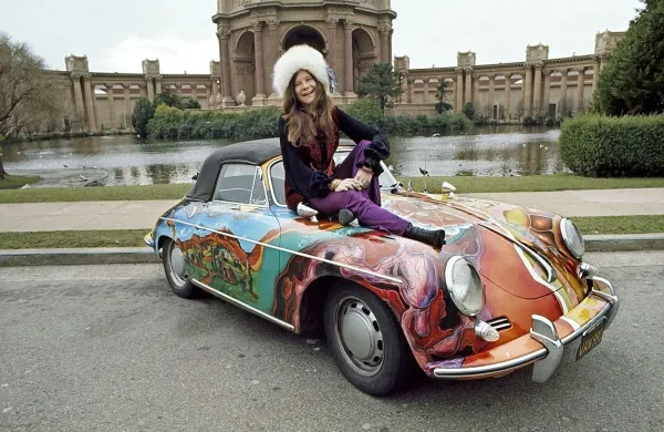Pisan porsche slavne ameriške pevke Janis Joplin je bil v 
četrtek zvečer na dražbi v New Yorku prodan za več kot 
trikratno izklicno ceno.