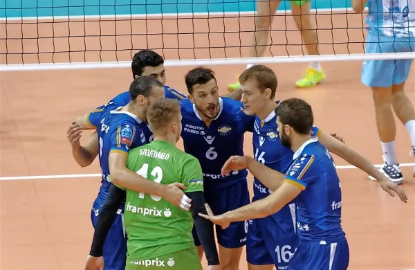 Mitja Gasparini (Paris Volley, št 6)  je Dinamu Moskva nasul kar 24 točk.