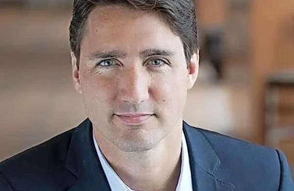 Begunci so prispeli v Kanado le nekaj tednov po tem, ko je 
novoizvoljeni premier Justin Trudeau izjavil, da bo Kanada 
odpoklicala svoja vojaška letala, ki sodelujejo v napadih na 
cilje Islamske države v Iraku in Siriji.