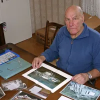 Ciril Kastelic kljub desetim letom v pokoju še vedno pogosto pregleduje in 
ureja svoj bogati arhiv o Plami.