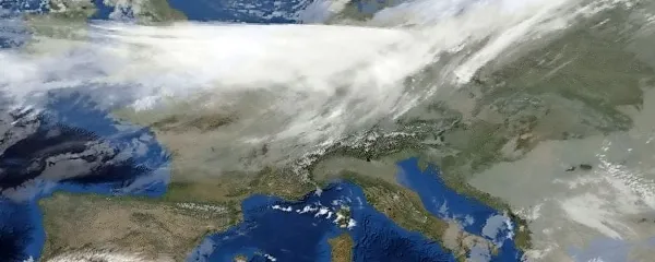 Anticiklon ostaja na svojem mestu.