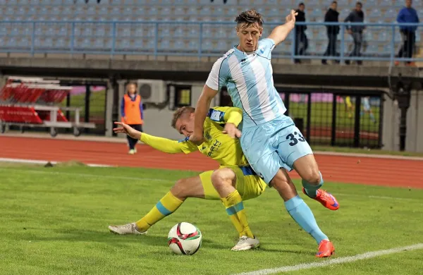 Marko Nunić (v modro belem dresu), ki je z golom odločil 
zmagovalca na prvi medsebojni tekmi v Areni Petrol, bo tudi 
danes poskušal zagreniti življenje Celjanom.   