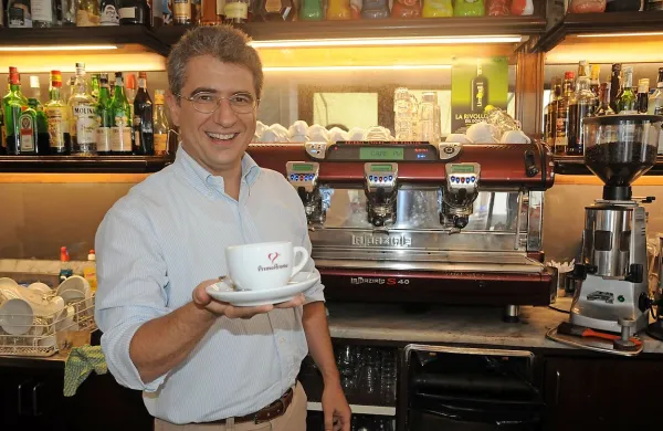 Novi predsednik Združenja  Caffè Trieste je  48-letni slovenski 
podjetnik in soustanovitelj podjetja Primo Aroma Fabrizio 
Polojaz.