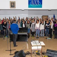Člani Vokalnega ansambla Reunion imajo redne pevske vaje ob sredah in sobotah na Osnovni šoli Solkan. 
