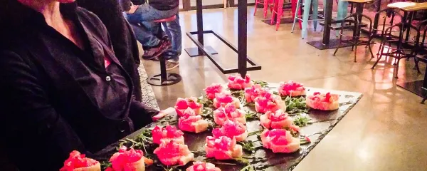 V lokalu Fabrika so v četrtek predstavili pestro ponudbo jedi Fabrika Food.