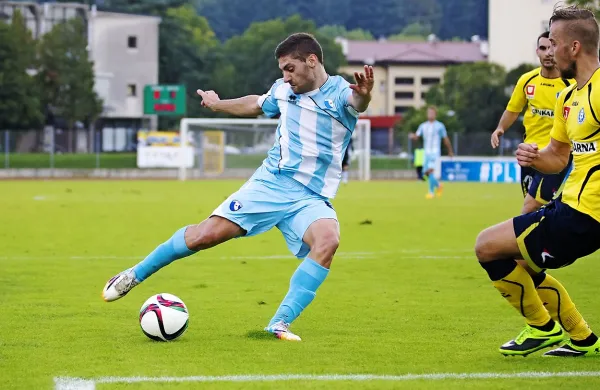 Matija Širok (z žogo) je proti Celjanom dosegel še tretji gol v 
letošnjem prvenstvu.