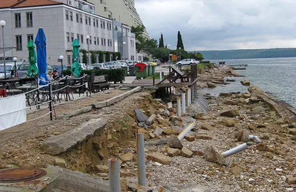Med večjimi naložbami v Piranu, predvidenimi v letu 2016, je obnova obalnega pasu na Fornačah. Stala bo skoraj 798.000 evrov. 