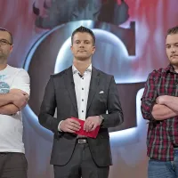 Tomaš Javurek, Boštjan Romih in Blaž Kostanjšek (z leve) v 
napetem pričakovanju razglasitve zmagovalca. 