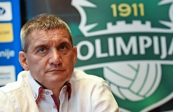 Vodilna ekipa Prve lige Telekom Slovenije, ljubljanska Olimpija, je ostala brez trenerja Marijana Pušnika.