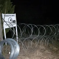 Bodeča ograja “objema” tudi posestvo Brič.