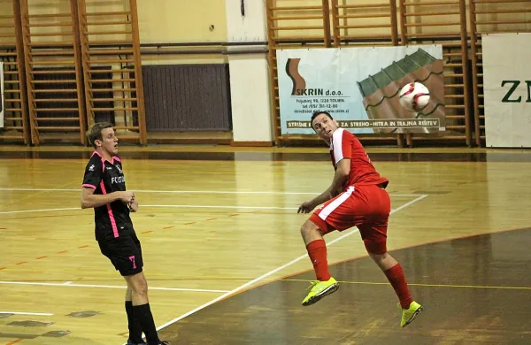 Podajo za drugi slovenski gol v češki mreži je prispeval član 
kobariškega  Oplasta Anže Širok (v rdečem). 