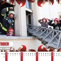 Gasilec Vido Perko s hčerkama Iris in Nežo ter sinom 
Tobijasom.