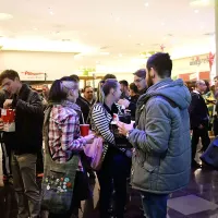 Na koprski premieri se niso oglasili juri&scaron;niki, Darth Vader in drugi