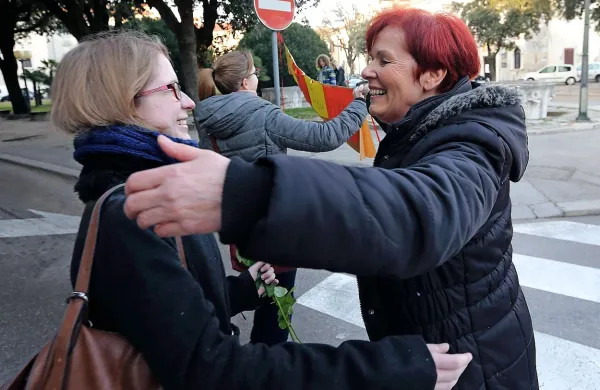 Eva Tomšič in njena prva učiteljica harfe Lučka Joksić.